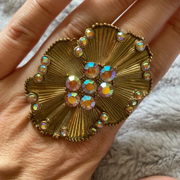 EUC Guess Stretchy Gold Ring - Picture 3 of 6